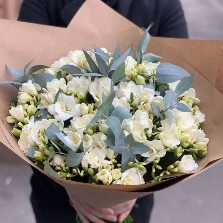 51 фрезия с эвкалиптом в Стамбуле