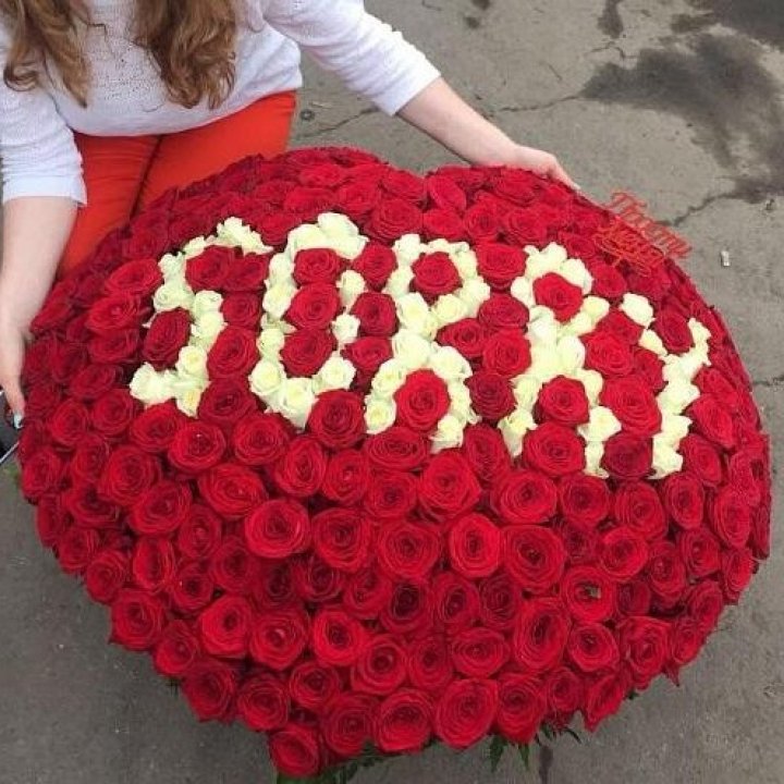 351 роза "Прости меня" в Стамбуле